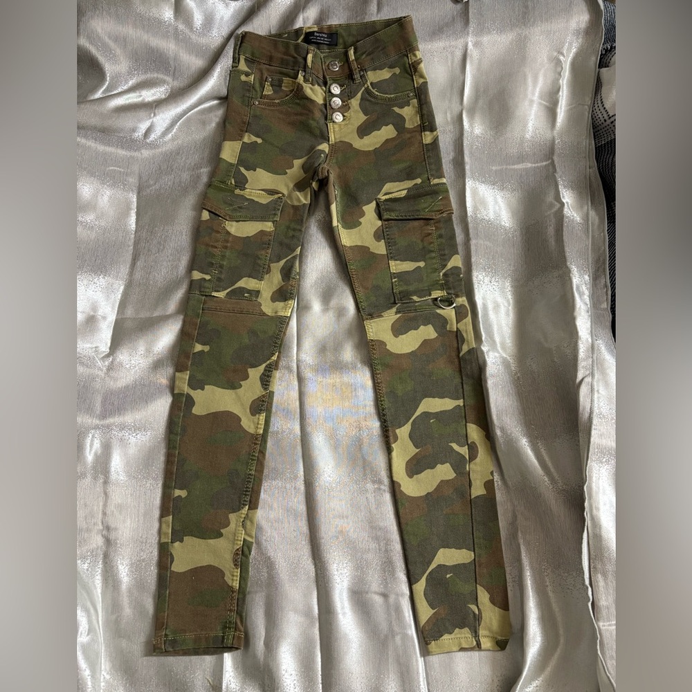 Bershka Camouflage Button-Detail Pants